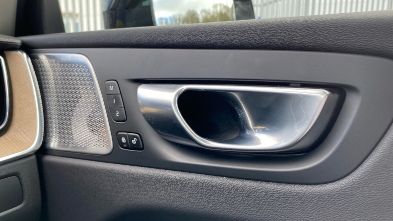 Volvo XC60 2.0 B5P Ultra Dark 5dr AWD Geartronic Petrol Estate